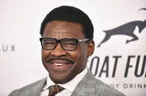 Should the Cowboys Sign Colin Kaepernick? Michael Irvin Says Nope
